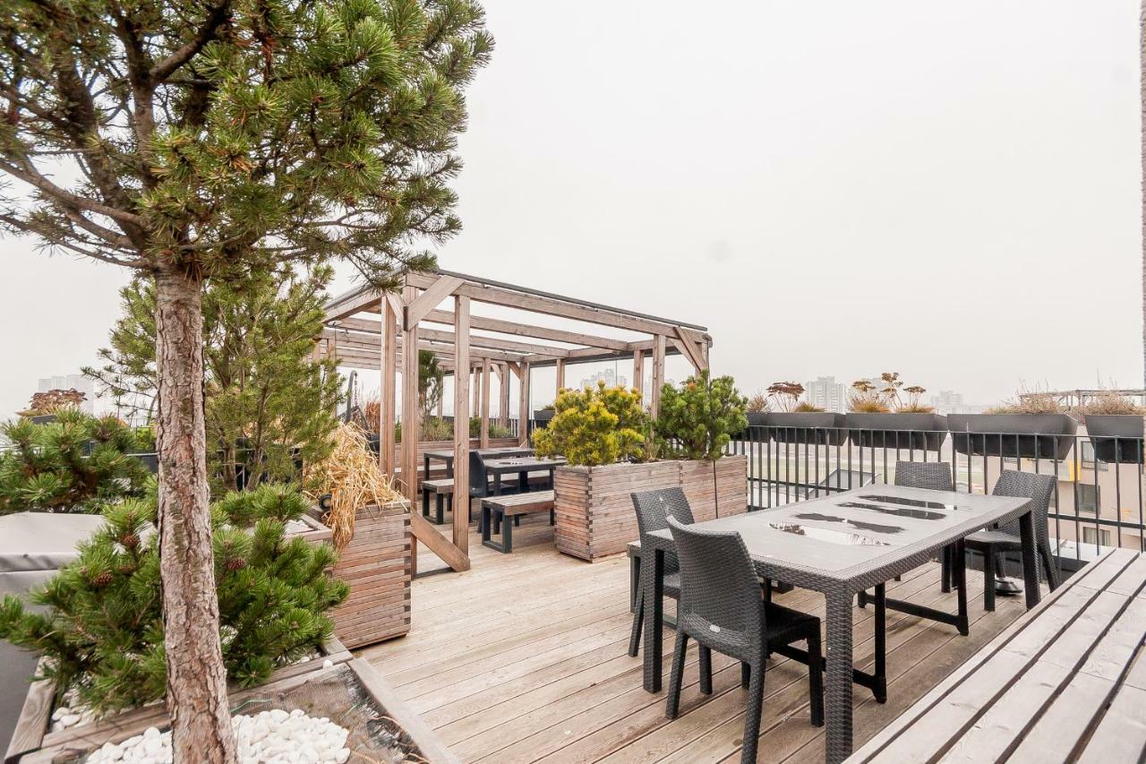 Apartments Vilnius 1 Near Center With A Roof Terrace And Parking Bagian luar foto